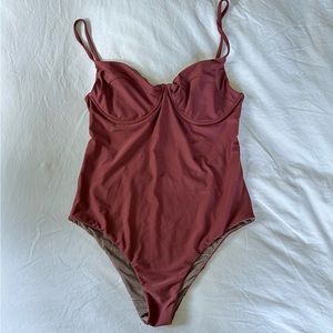 ACACIA Marlow Full Piece Currant color size large